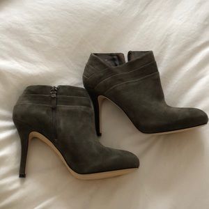 Via Spiga suede booties in Granite, Size 8